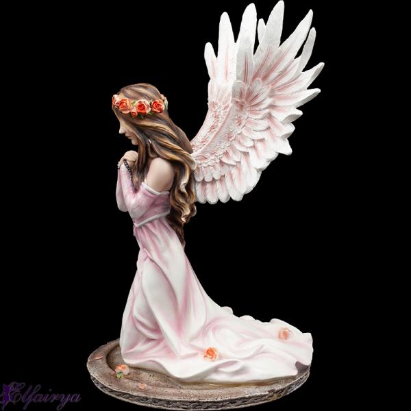Heilige Rosenfee "Rosalia" kniet und betet